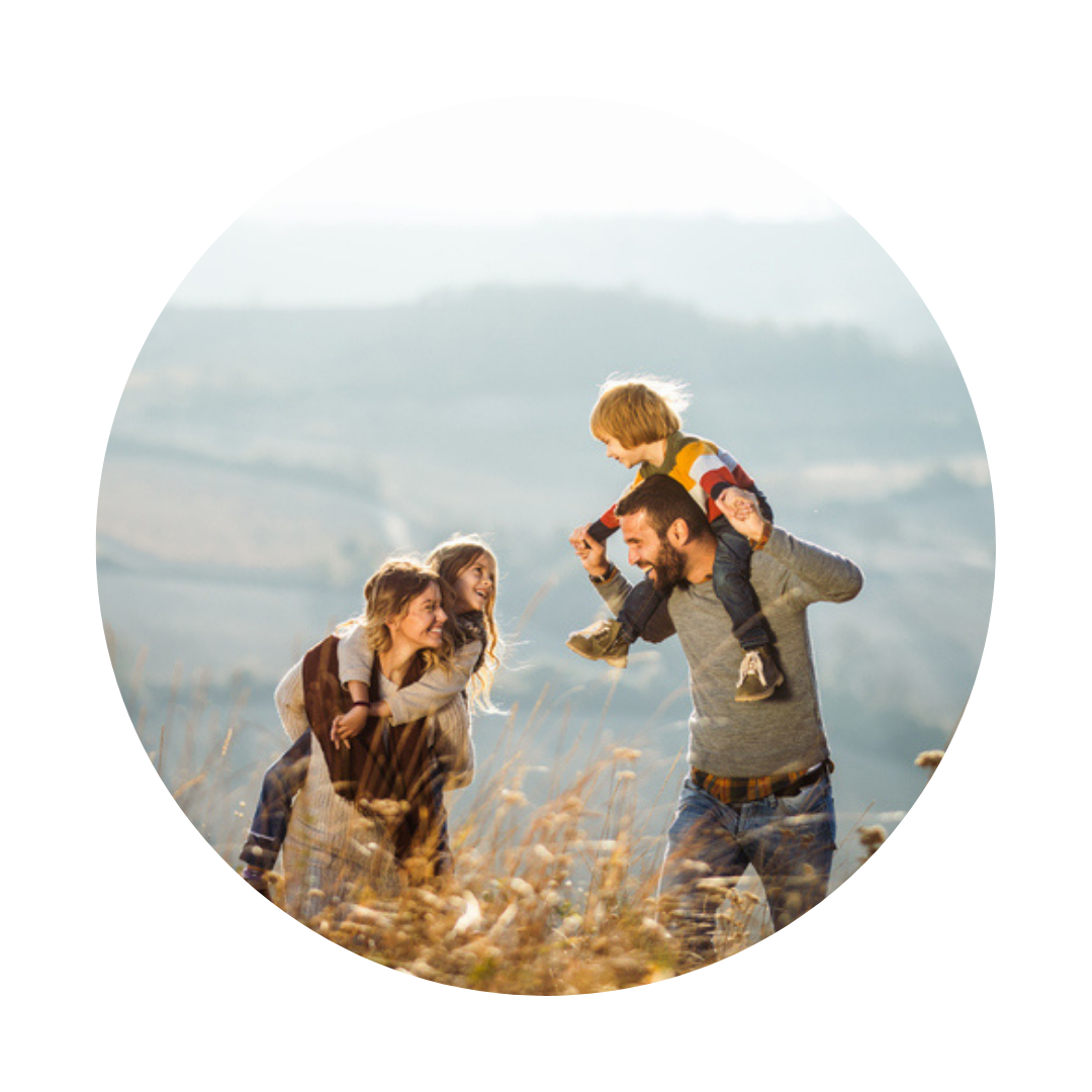 Coaching familial - bonheur en famille - mère et fils père et fille heureux - Martine Savaria - Coaching familial et individuel Coaching familial - bonheur en famille - mère et fils père et fille heureux - Martine Savaria - Coaching familial et individuel
